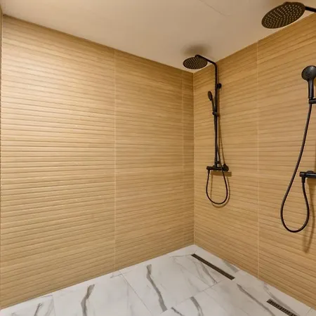 Luxury And * זלאטיבור