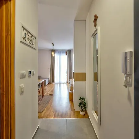 דירה Luxury And *